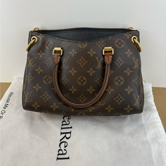 Louis Vuitton Paris, Brown Purse, Excelent Condition, Comes with Strap - Picture 2 of 15